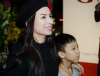 Ca sĩ Phi Nhung từ Mỹ về Hà Nội chúc mừng stylist Tân Đà Lạt