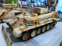 [ẢNH] Loạt mô hình thiết giáp tối tân của Nga trưng bày ngay tại Hà Nội