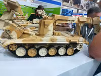 [ẢNH] Loạt mô hình thiết giáp tối tân của Nga trưng bày ngay tại Hà Nội