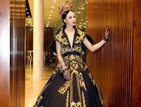 Á hậu Ngọc Quỳnh khoe nhan sắc rạng rỡ, hội ngộ ca sĩ Quang Lê