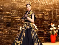 Á hậu Ngọc Quỳnh khoe nhan sắc rạng rỡ, hội ngộ ca sĩ Quang Lê