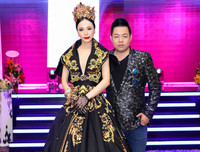 Á hậu Ngọc Quỳnh khoe nhan sắc rạng rỡ, hội ngộ ca sĩ Quang Lê