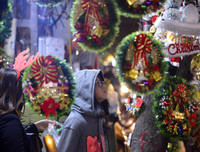 Phố Hàng Mã rực rỡ sắc màu đón Giáng sinh