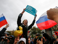 Biểu tình chống chính phủ Nga đúng ngày sinh nhật của Tổng thống Putin