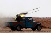 [ẢNH] Nga học tập phiến quân Lybia chế tạo tổ hợp pháo phản lực trên xe bán tải