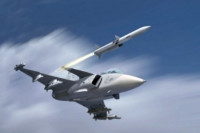 [ẢNH] NATO đem siêu tên lửa không đối không mạnh nhất thế giới lên chiến đấu cơ, Nga lo ngại?