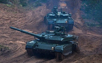 [ẢNH] Phát bắn từ xe tăng T-90M chọc thủng T-64, lời cảnh báo Nga dành cho Ukraine?