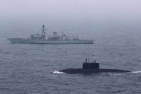 [ẢNH] Tàu ngầm Nga phục kích dưới eo biển Kerch sẵn sàng 