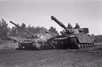 [ẢNH] Iran cho hàng chục xe tăng Chieftain do Anh sản xuất cùng khẹt lửa thị uy