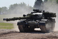 [ẢNH] Iran cho hàng chục xe tăng Chieftain do Anh sản xuất cùng khẹt lửa thị uy