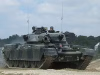 [ẢNH] Iran cho hàng chục xe tăng Chieftain do Anh sản xuất cùng khẹt lửa thị uy