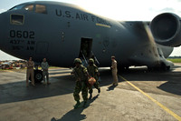 [ẢNH] Đặc nhiệm Mỹ sơ tán trước sức tấn công mãnh liệt của 