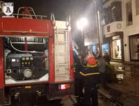 Cảnh sát PCCC dập tắt đám cháy tại cửa hàng thời trang ở Hà Nội chỉ sau 10 phút