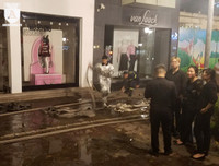 Cảnh sát PCCC dập tắt đám cháy tại cửa hàng thời trang ở Hà Nội chỉ sau 10 phút