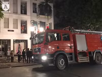 Cảnh sát PCCC dập tắt đám cháy tại cửa hàng thời trang ở Hà Nội chỉ sau 10 phút