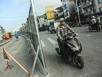 Thi công cầu vượt An Dương - Nghi Tàm, phương tiện đi lại thế nào để không ùn tắc