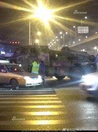 [ẢNH] Trung Quốc biên chế pháo tự hành bánh lốp thế hệ mới nhanh chóng mặt