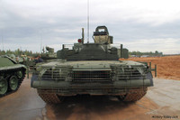 [ẢNH] Xe tăng bay cực mạnh T-80BVM Nga có đủ sức đối đầu với T-84 Oplot-M của Ukraine?