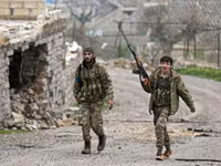 [ẢNH] Mỹ bàng hoàng khi đồng minh lao vào choảng nhau tại Syria