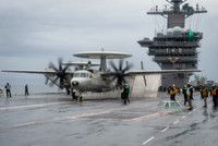 [ẢNH] Siêu tàu sân bay Mỹ lừng lững tiến vào Địa Trung Hải, Syria lại thêm nóng bỏng