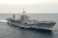 [ẢNH] Soái hạm Mỹ chạm trán tàu Trung Quốc khi đi qua Biển Đông