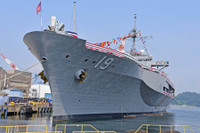 [ẢNH] Soái hạm Mỹ chạm trán tàu Trung Quốc khi đi qua Biển Đông