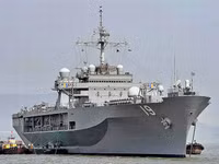 [ẢNH] Soái hạm Mỹ chạm trán tàu Trung Quốc khi đi qua Biển Đông