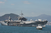 [ẢNH] Soái hạm Mỹ chạm trán tàu Trung Quốc khi đi qua Biển Đông