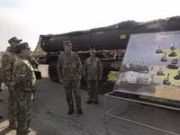 [ẢNH] Tổ hợp phòng không S-300 Ukraine biến bầu trời Donbass thành 