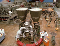 [ẢNH] Thiếu tiền, Nga buộc phải xuống nước bán động cơ siêu tên lửa cho Mỹ