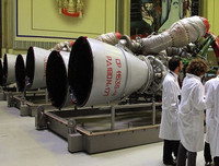 [ẢNH] Thiếu tiền, Nga buộc phải xuống nước bán động cơ siêu tên lửa cho Mỹ