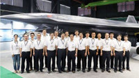 [ẢNH] Trung Quốc bất ngờ ra mắt UAV tàng hình nhằm phá thế trận của 'chiến thần' F-22 Mỹ