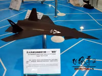 [ẢNH] Trung Quốc bất ngờ ra mắt UAV tàng hình nhằm phá thế trận của 'chiến thần' F-22 Mỹ