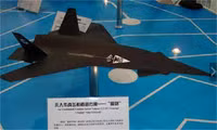 [ẢNH] Trung Quốc bất ngờ ra mắt UAV tàng hình nhằm phá thế trận của 'chiến thần' F-22 Mỹ