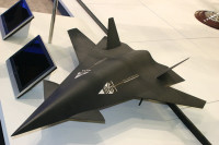 [ẢNH] Trung Quốc bất ngờ ra mắt UAV tàng hình nhằm phá thế trận của 'chiến thần' F-22 Mỹ