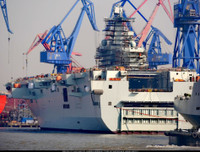 [ẢNH] Tàu đổ bộ Type 075 Trung Quốc vẫn ngổn ngang sau 4 tháng hạ thủy