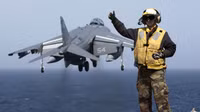 [ẢNH] Máy bay Mỹ tấn công dữ dội, phá hủy đoàn tàu chở dầu của Syria