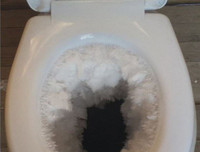 [ẢNH] Tóc người dựng đứng, toilet vỡ tung trong giá rét -41 độ C tại Mỹ