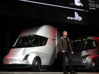 Tesla ra mắt dòng xe tải chạy điện lớn nhất thế giới