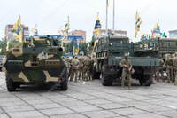 [ẢNH] Xe tăng Ukraine rầm rập tiến về cảng Mariupol khi căng thẳng gia tăng