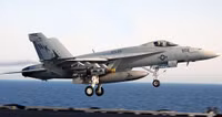 [ẢNH] Tiêm kích F/A-18 Hornet bay ngay trên đầu tổ hợp phòng không S-400 Triumf