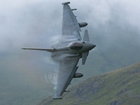 [ẢNH] ‘Cuồng phong Châu Âu’ EF-2000 thách đấu cùng ‘chiến thần’ Su-35 Nga