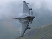 [ẢNH] ‘Cuồng phong Châu Âu’ EF-2000 thách đấu cùng ‘chiến thần’ Su-35 Nga