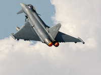 [ẢNH] ‘Cuồng phong Châu Âu’ EF-2000 thách đấu cùng ‘chiến thần’ Su-35 Nga