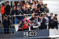 [ẢNH] Cuộc sống của người dân Triều Tiên bên bờ sông Yalu