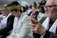 Kì lạ nghi lễ tôn thờ súng đạn tổ chức ở nhà thờ của Mỹ