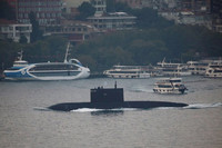 [ẢNH] Tàu ngầm Nga phục kích dưới eo biển Kerch sẵn sàng 