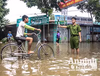 Xúc động hình ảnh những chiến sỹ Công an Hà Nội ở 