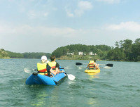 Thưởng ngoạn khung cảnh non nước hữu tình bằng thuyền kayak