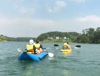 Thưởng ngoạn khung cảnh non nước hữu tình bằng thuyền kayak